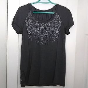 Womens Lululemon top dark grey with light grey accents size 4